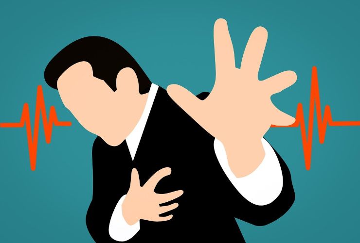 mano petto attacco cardiaco